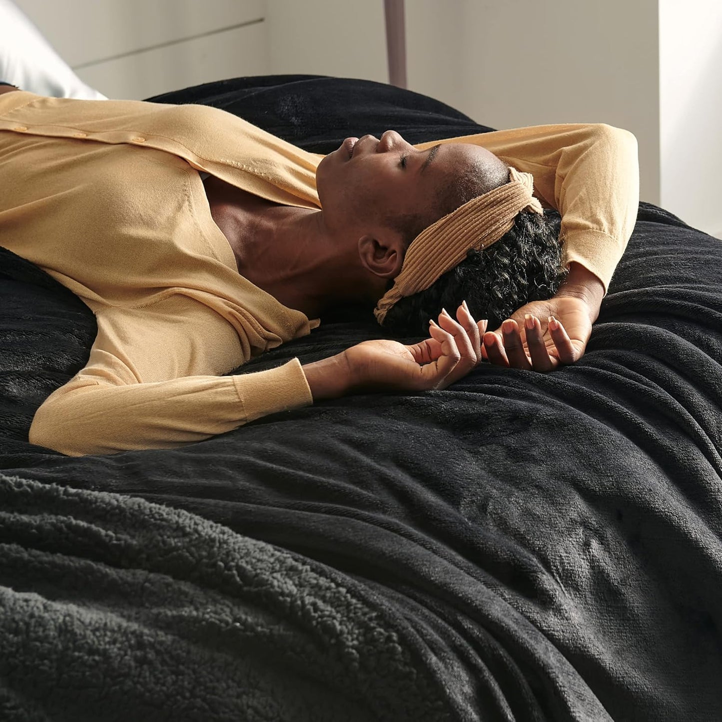 GentleSoft Sherpa Fleece Throw Blanket Twin Size for Couch - Thick and Warm Throw for Women and Men, Soft Fuzzy Plush Blanke for Winter, Grey, 60x80 Inches